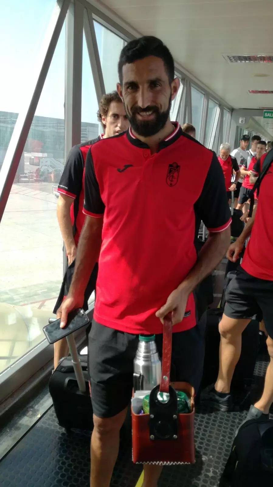 九游体育-巴黎圣日耳曼发布备战花絮，清晨防线松动，社区盾任务艰巨，更衣室氛围转暖的简单介绍