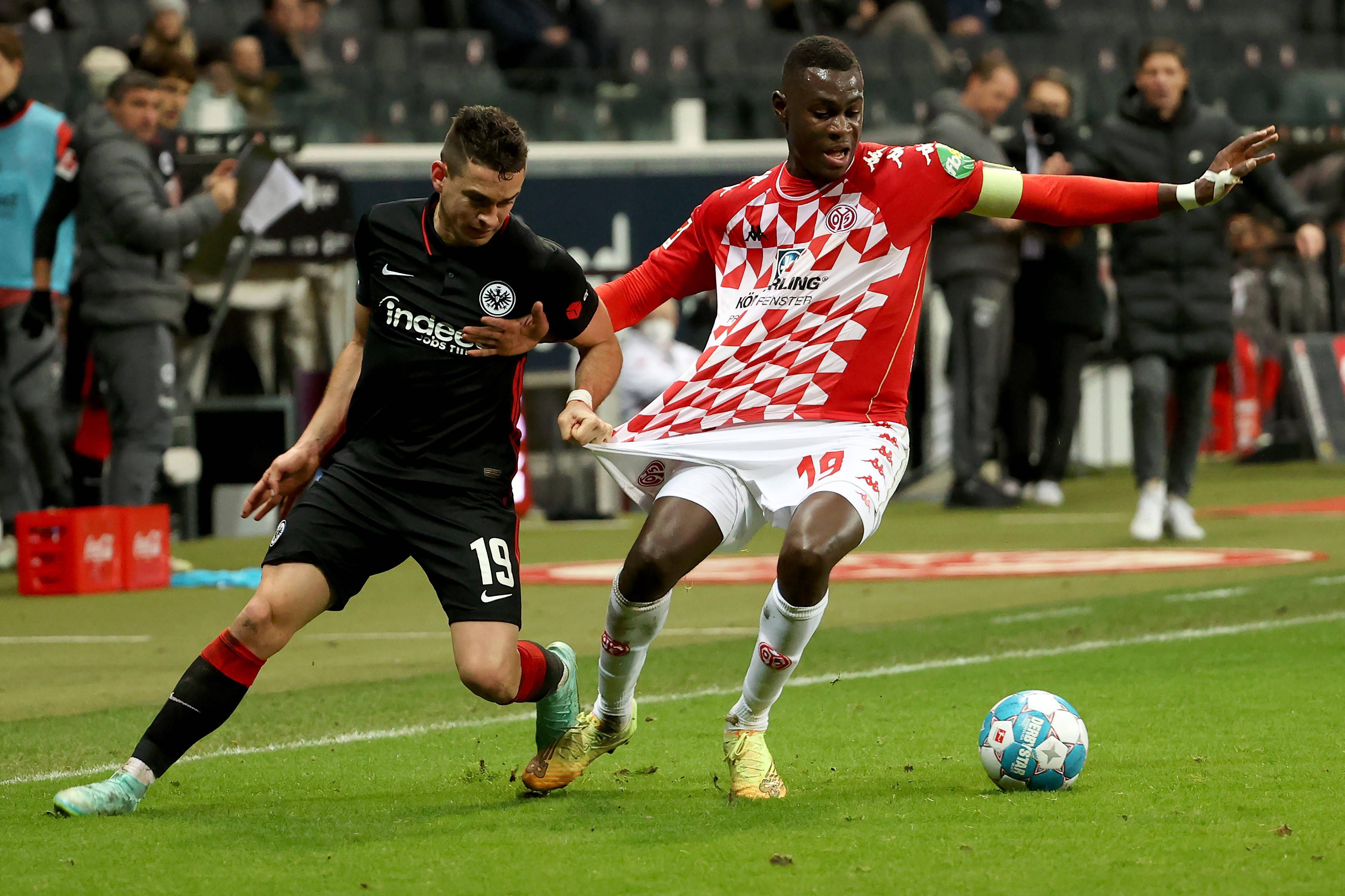 拜仁慕尼黑发布备战花絮，转会期绝杀压哨，德甲任务艰巨，更衣室氛围转暖(拜仁即将敲定孔帕尼为新帅)